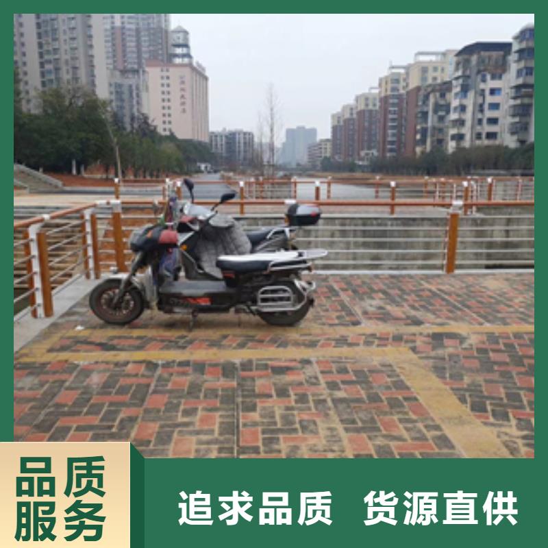 交货及时深圳同城市喷氟碳漆防撞护栏