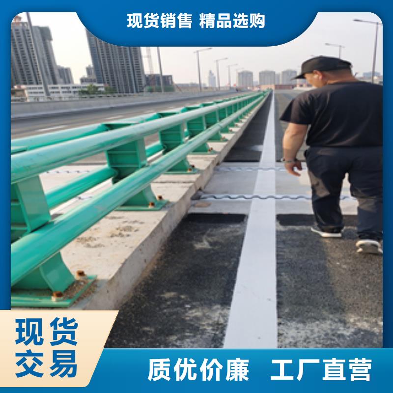 厂家定制各种规格镀锌管喷塑桥梁防撞护栏