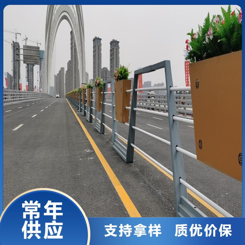 钢板包厢桥梁防撞护栏整体稳定性十足