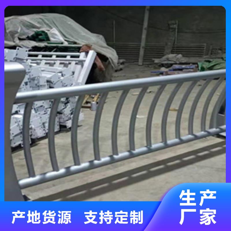 订购<鑫桥达>木纹转印扶手护栏可设计生产河道铁艺护栏